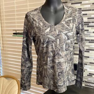 The North Face light weight long sleeve fall jungle print top. Szmedium. (PP5)